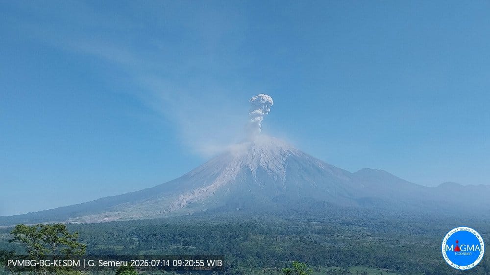 Gunung Semeru Kembali Erupsi, Abu Vulkanik Capai 1,3 Kilometer