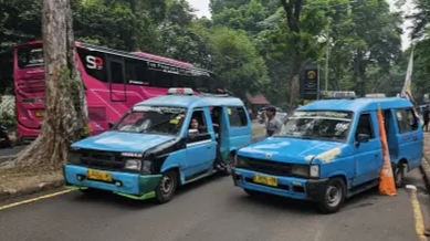 Aksi 28 Oktober: 79 Angkot dan 18 Minibus Angkut Mahasiswa Menuju Bundaran HI