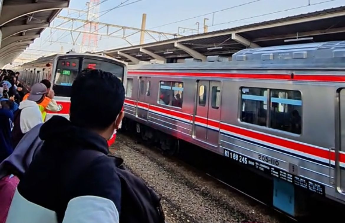 Petugas Stasiun yang Viral karena Tumbler Hilang Tak Dipecat, KAI Tegaskan Prosedur Tetap Dijalankan