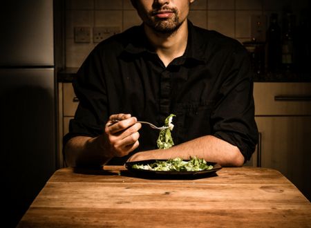 Ini Dampak Kebiasaan Makan Terlalu Malam bagi Tubuh!