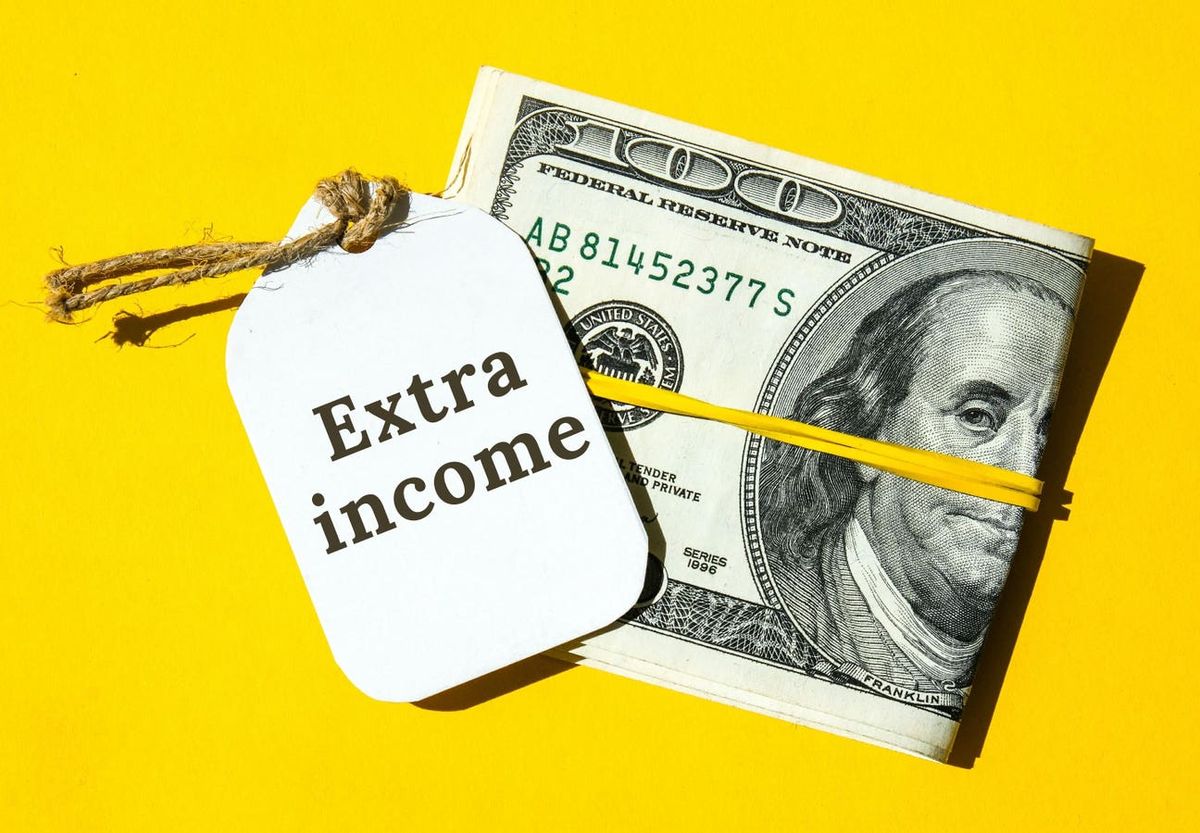 Kerja Utama Belum Cukup? Ini Alasan Banyak Orang Punya Side Hustle!