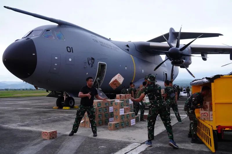 Airbus A400 TNI AU Bawa 24 Ton Bantuan untuk Aceh