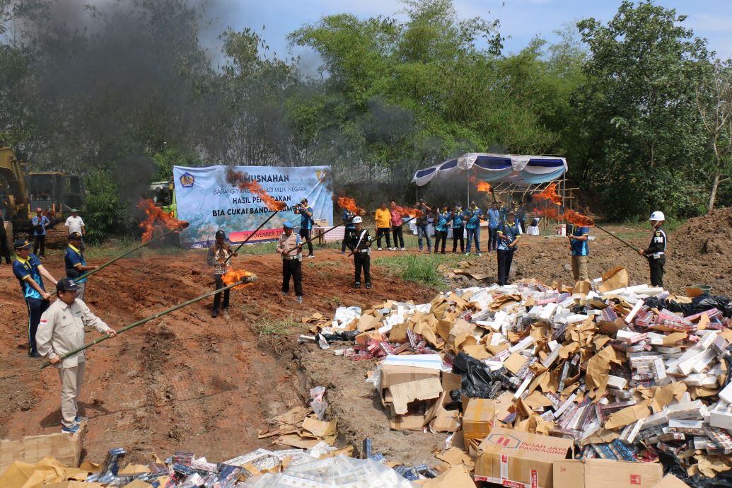 29 Juta Batang Hasil Tembakau Ilegal Dimusnahkan, Ini Penjelasan Bea Cukai Bandar Lampung