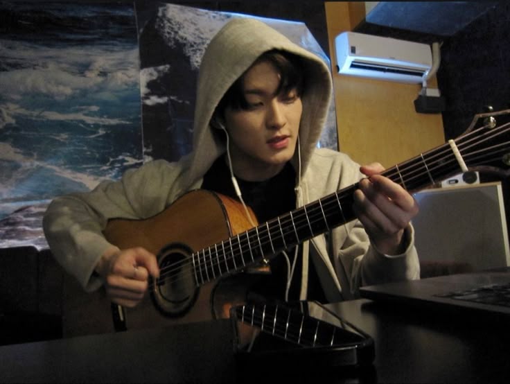 Dikenal Workaholic, Mark Lee Keluar dari NCT Setelah 10 Tahun Berkarier