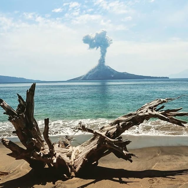 Status Gunung Anak Krakatau Turun ke Level Waspada Mulai 21 September