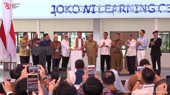 Resmikan Learning Center SMA Kebangsaan, Jokowi Minta Menteri Dirikan Banyak Sekolah Seperti Zulhas 