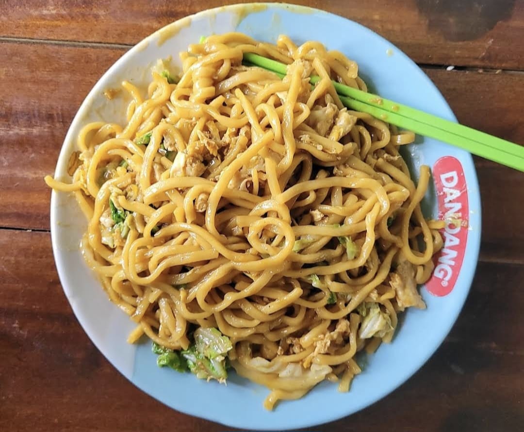 Rahasia Populer Warung Ijo Bu Nur: Porsi Melimpah, Harga Merakyat, dan Rasa Juara!