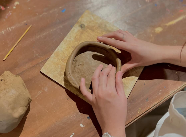 Ruang Keramik Studio: Tempat Asik Main Tanah Liat & Belajar Bikin Karya Unik di Metro