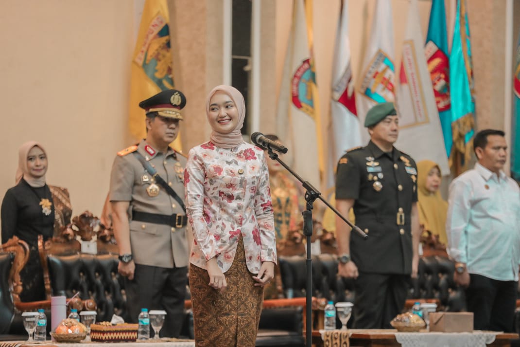 Kobarkan Semangat Persatuan Membangun Lampung di Hari Kartini, Gaya Berpakaian Wagub Jihan Curi Perhatian
