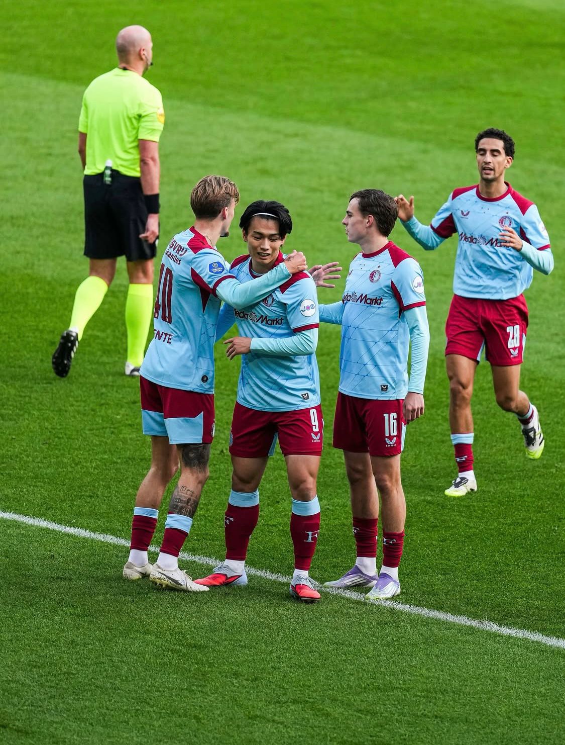 Dominasi Total! Feyenoord Bawa Pulang Kemenangan 7-0 dari Markas Heracles
