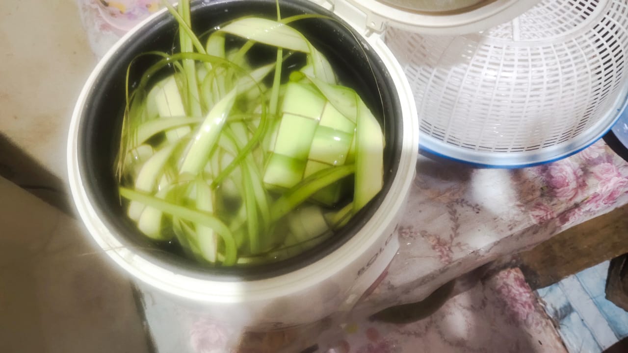 Tips Masak Ketupat Gunakan Magic Com, Enak, Pulen, dan Anti Ribet