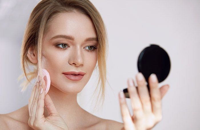 Makeup Geser? No Way! 5 Loose Powder Ini Bikin Flawless dari Pagi Sampai Malam