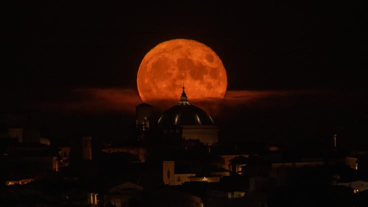 Sturgeon Moon Muncul Malam Ini, Fenomena Bulan Purnama yang Sayang Dilewatkan