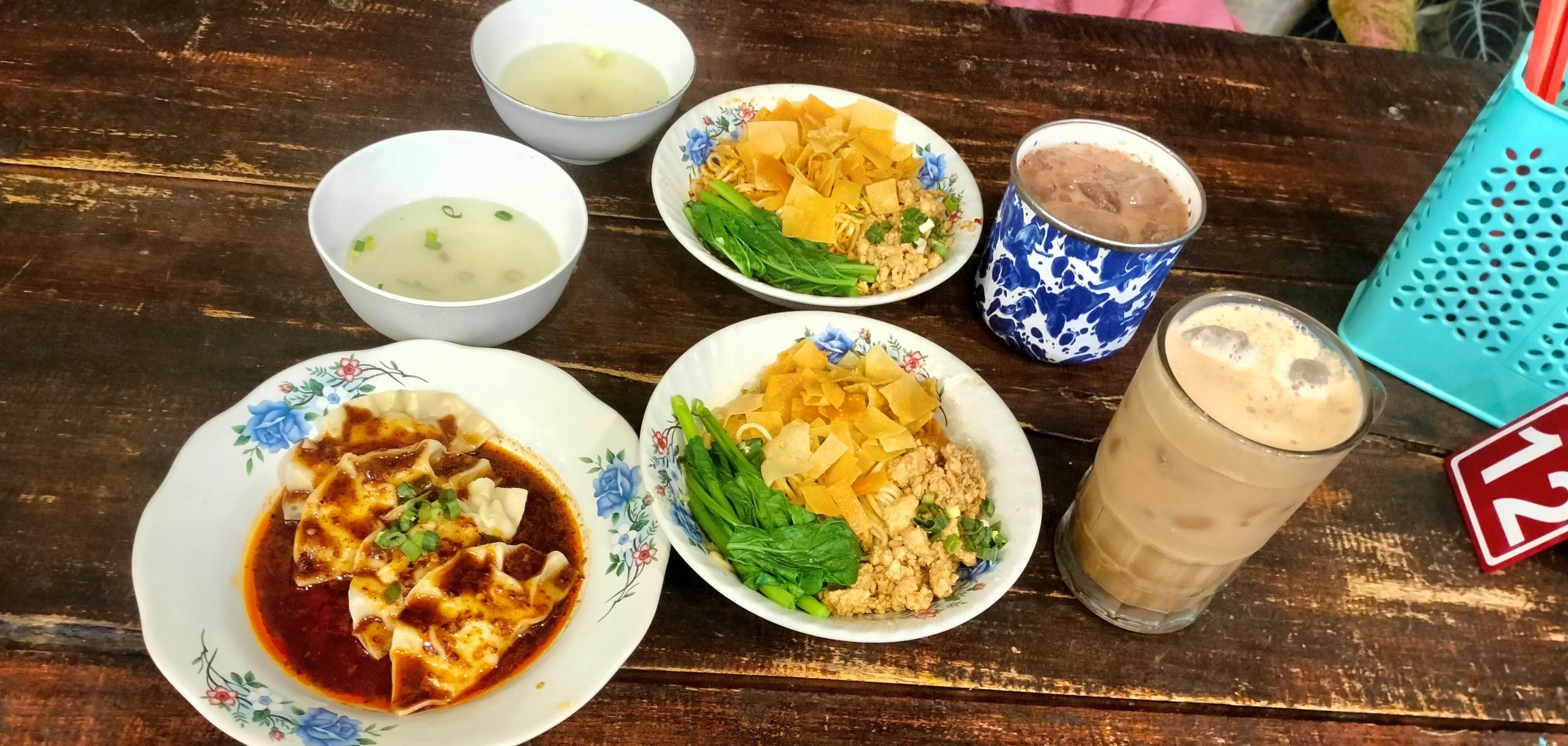 Pecinta Pedas Merapat! Ini Dia Daftar Kedai Mie dengan Chili Oil Paling Juara di Bandar Lampung.