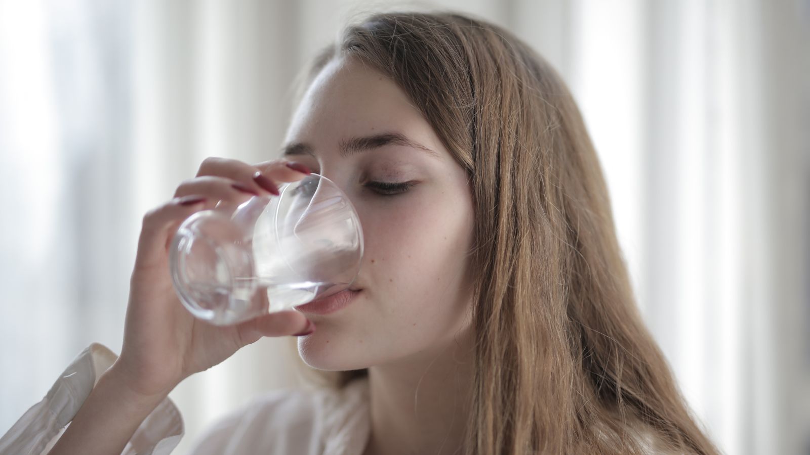 Tren Sehat: Minum Air Putih Saat Perut Kosong Diklaim Bisa Sembuhkan Berbagai Penyakit, Ini Faktanya