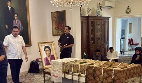 Istri Wapres Ke-4 RI Umar Wirahadikusumah, Karlinah Djaja Atmadja, Wafat di Usia 95 Tahun