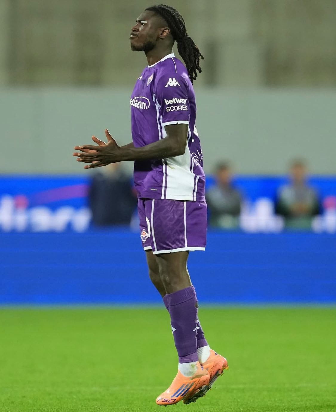 Fiorentina Selamat di Ujung Laga, Kean Jadi Penyelamat: Drama Penalti Warnai Hasil Imbang 2-2 Kontra Bologna