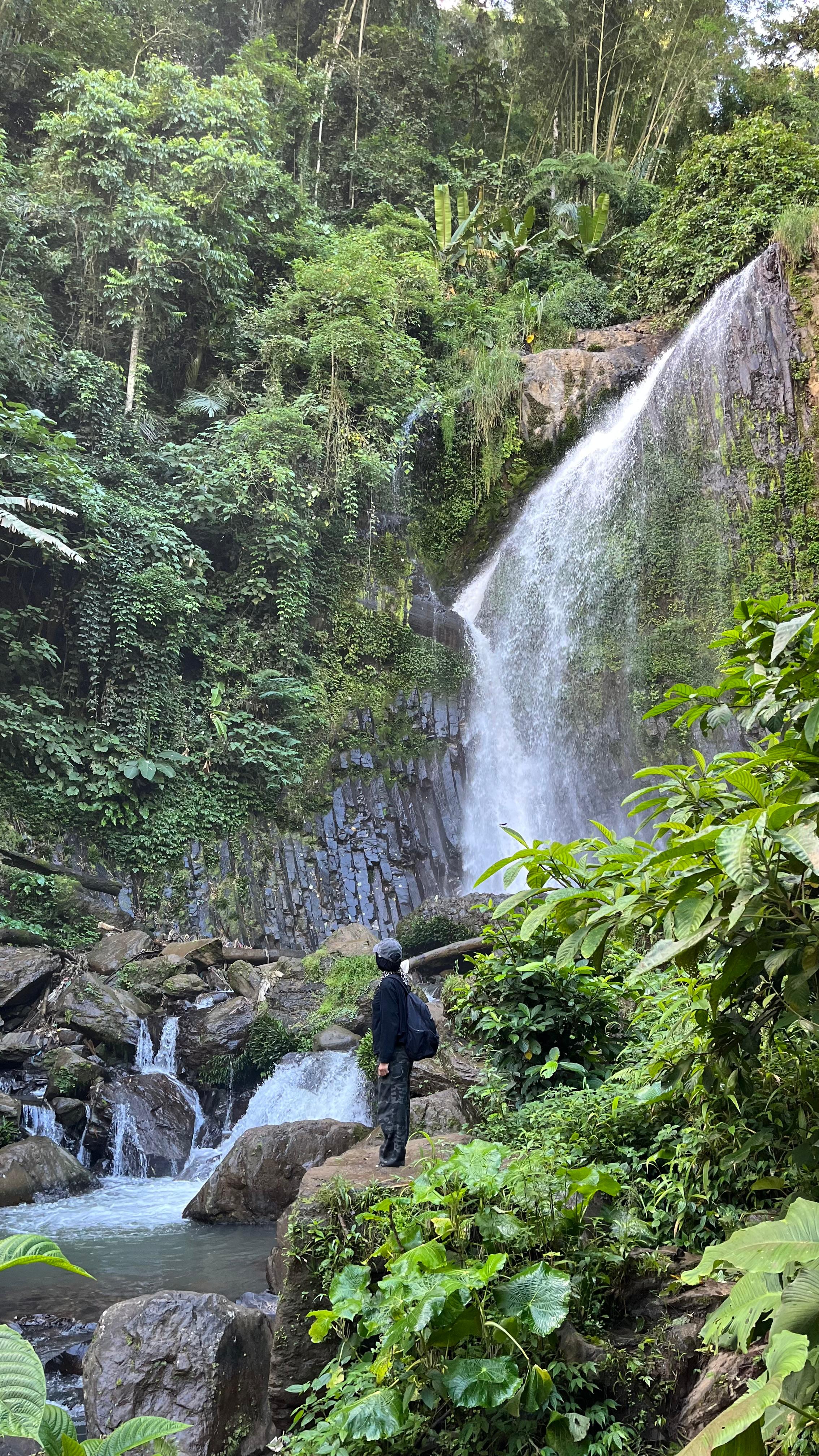 Menjelajahi Surga Tersembunyi di Air Terjun Lembah Pelangi Tanggamus