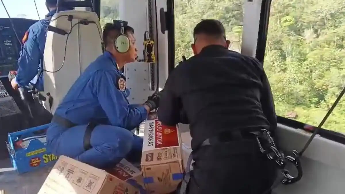 Polri Salurkan Bantuan Banjir di Taput dan Tapteng Lewat Airdrop Akibat Akses Terputus