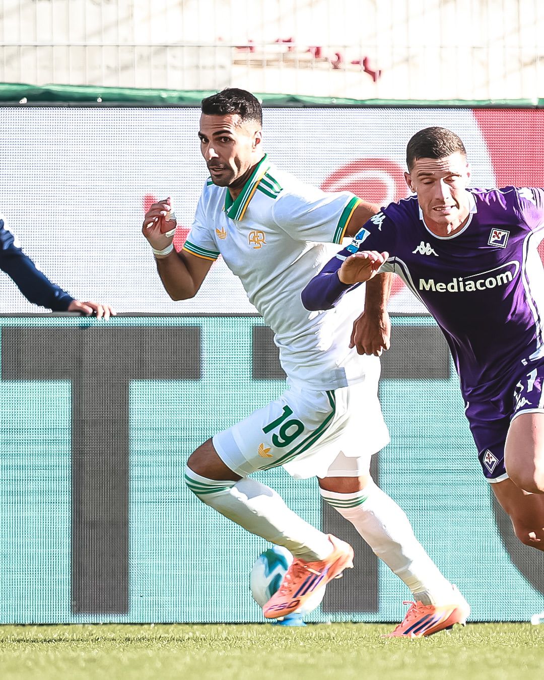 AS Roma Raih Kemenangan Penting 2-1 atas Fiorentina di Artemio Franchi