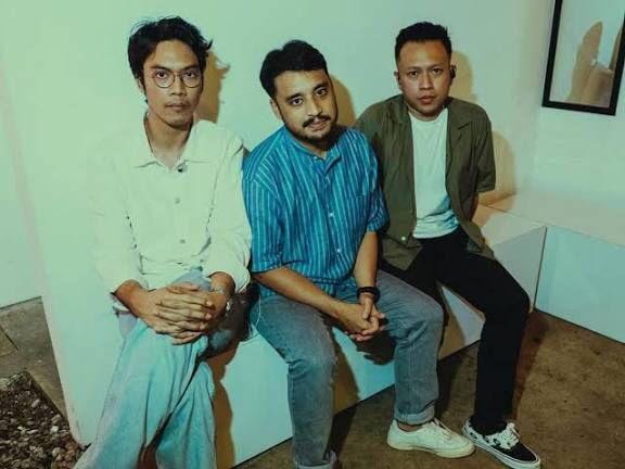 Perunggu dan 33x: Sebuah Doa, Sebuah Pendakian, Sebuah Ingatan