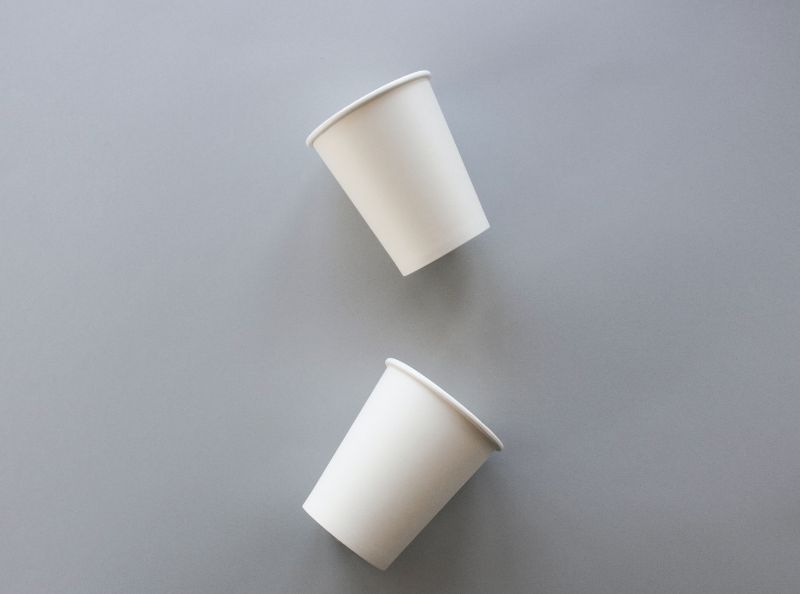 Minuman Panas dalam Gelas Kertas Dapat Melepaskan Mikroplastik, Studi Ilmiah Peringatkan Bahaya Kesehatan