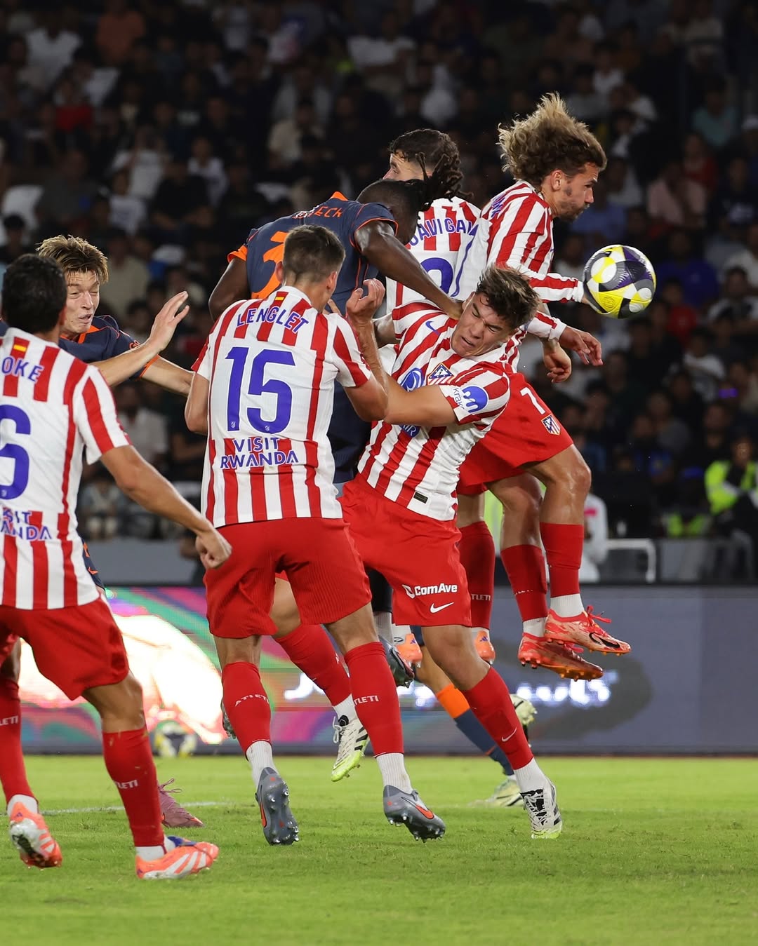 Gol Carlos Martín dan Bisseck Warnai Imbang Panas Atlético vs Inter di Laga Uji Coba Benghazi”