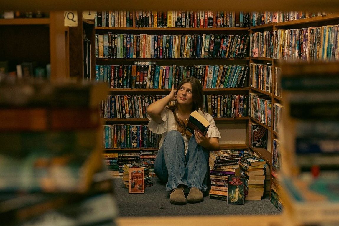 Keajaiban Buku: Mengapa Membaca Tetap Penting di Era Digital