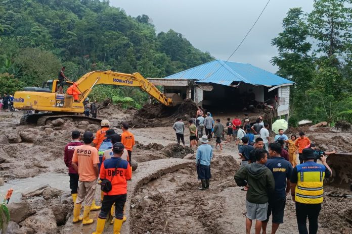 Banjir Bandang di Sungai Deli, Sumatra Utara: Warga Mengungsi dan Kerugian Meluas