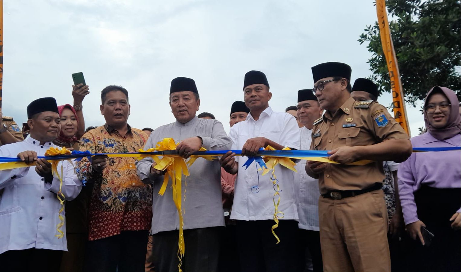 Di Zaman Milenial, 30 Tahun Jembatan Tradisional Diganti Jembatan Beton Oleh Gubernur Lampung 