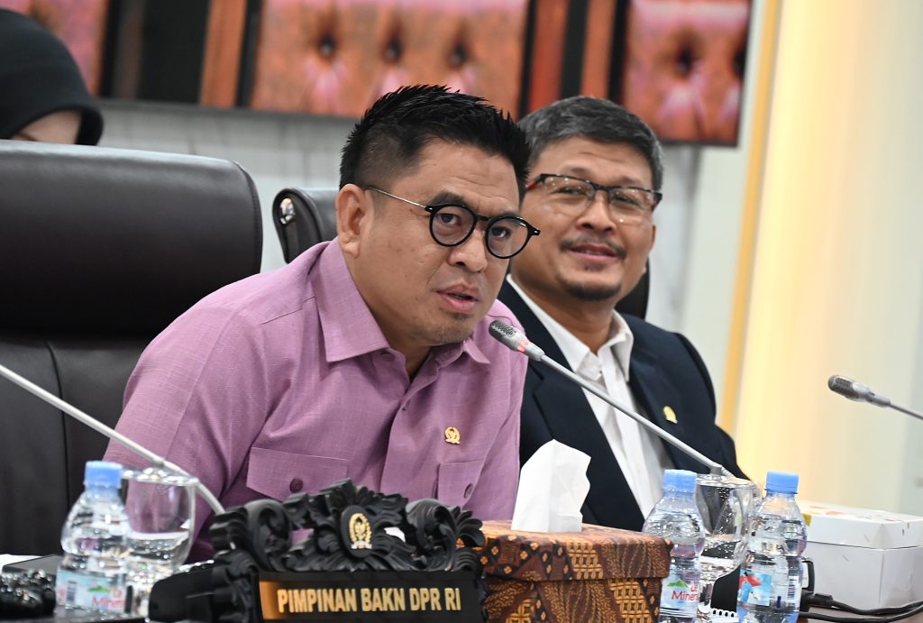Kontroversi Bantuan Bencana: Anggota DPR Gerindra Sindir Donasi Warga Rp10 Miliar 