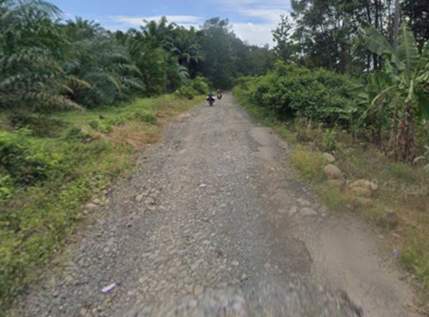 Sudah Lama Rusak, Jalan Rantau Temiang–Banjit Dipenuhi 'Kolam' dan Bebatuan