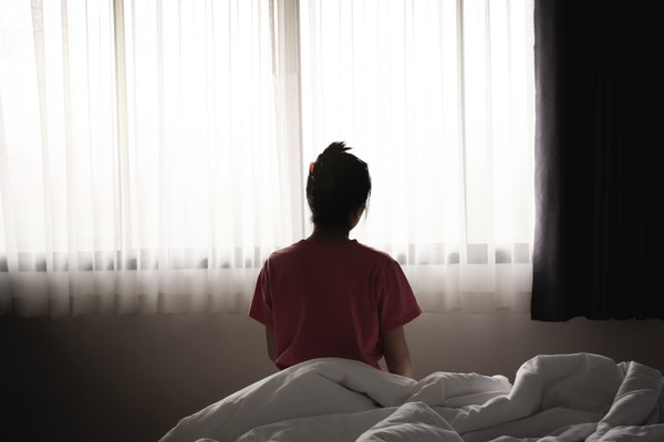 Suka Menyendiri? Kenali Perbedaan Me Time yang Sehat dan Isolasi Diri
