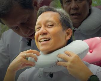 Menkes Budi Gunadi Bagikan Rahasia Pakai Bantal Leher yang Benar Agar Mudik Gak 'Tengeng'!