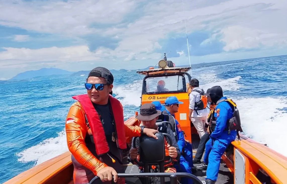 Tim SAR Lakukan Pencarian Penumpang KMP Dorothy yang Diduga Terjatuh di Perairan Bakauheni