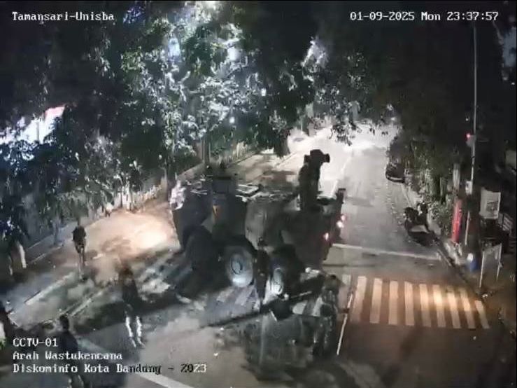 Aparat Serang Kampus UNISBA dan UNPAS, Gas Air Mata Masuk ke Posko Medis