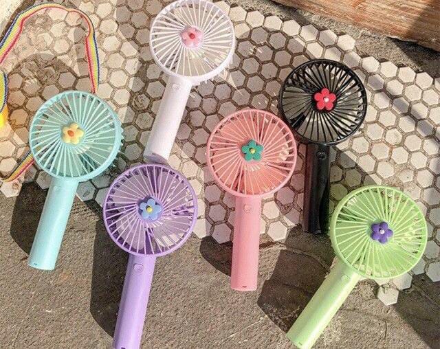 Kipas Tangan Teman Setia Wanita di Hari Panas, Ini Rekomendasinya!