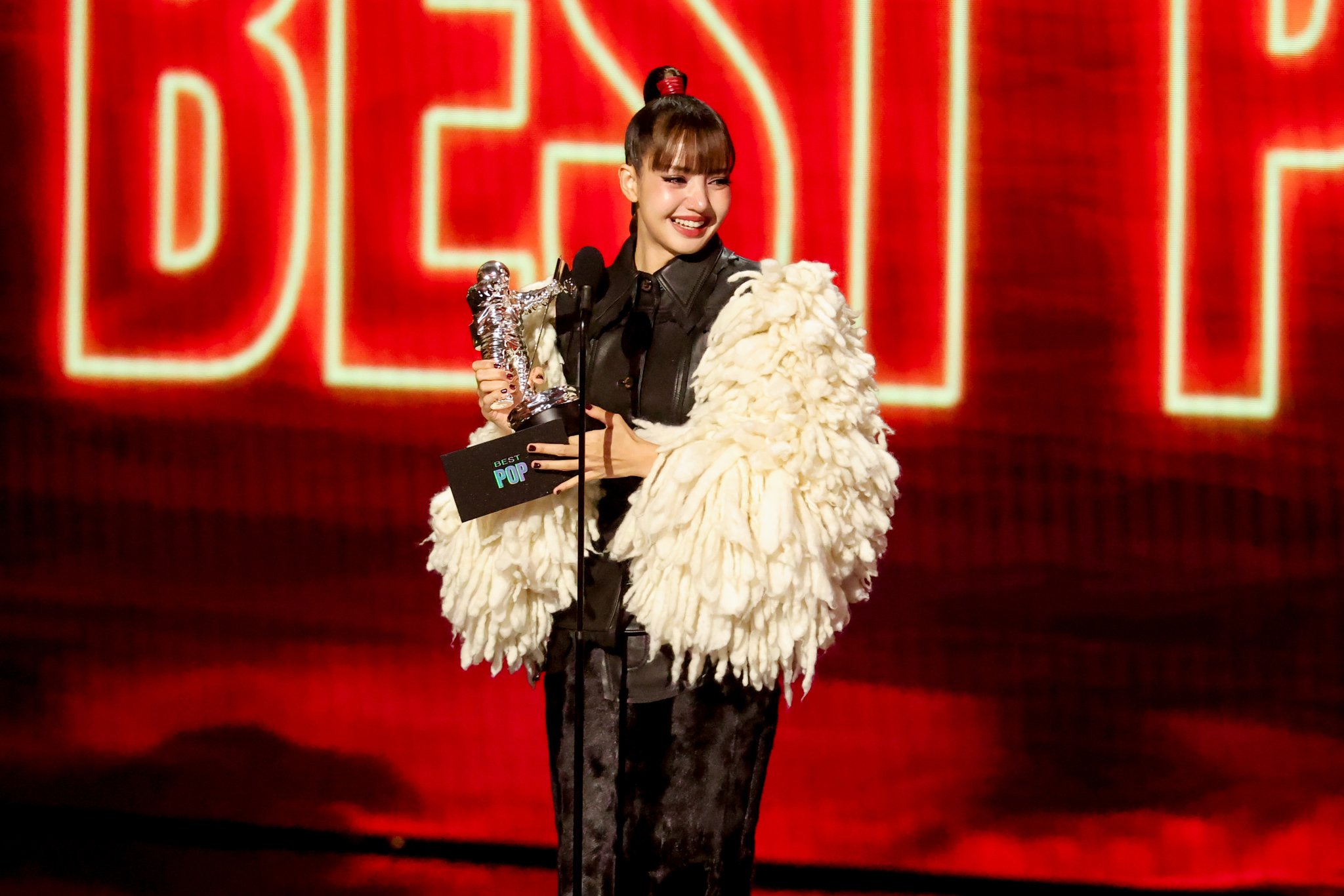 Lisa BLACKPINK Raih Penghargaan Best Pop di MTV VMAs 2026