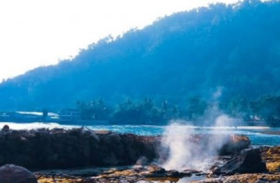Pantai Wartawan: Spot Liburan Unik di Sumber Air Panas Tepi Pantai