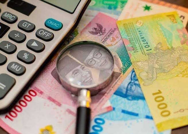 Rupiah Terancam Melemah di Tengah Kenaikan Harga Minyak dan Pangan