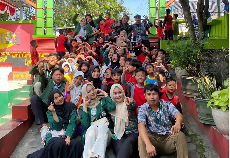 KKN 81 UIN RIL Bangkitkan Semangat Hijau di SDN 1 Segala Mider