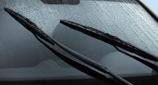 Wiper Mulai Tidak Maksimal Saat Hujan? Ini Tanda Karet Wiper Harus Segera Diganti