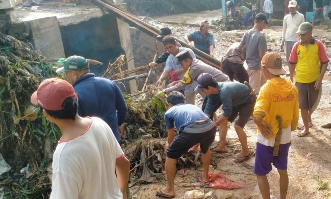 Rumah Hanyut, Terendam dan Jalan Tertimbun, Dampak Banjir dan Longsor di Tanggamus 