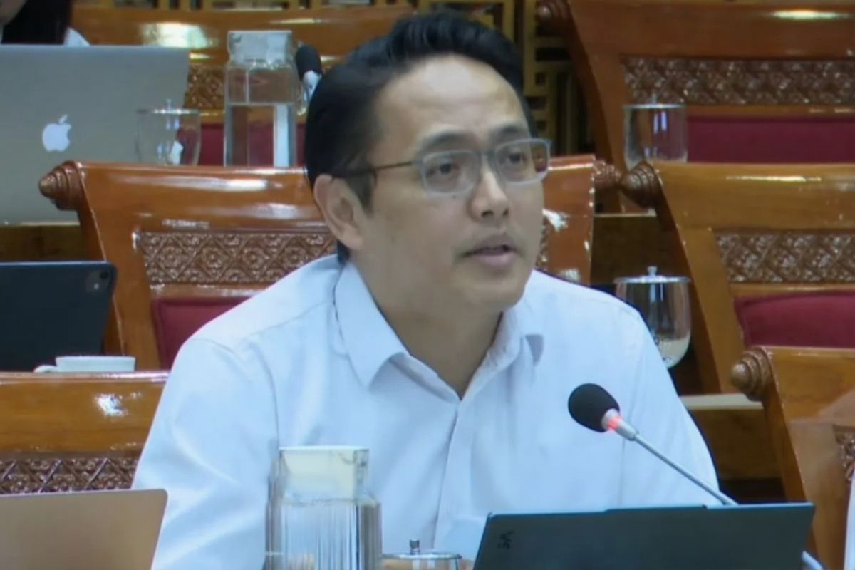 Kemendiktisaintek Siapkan Pembebasan UKT Hingga Dua Semester untuk Mahasiswa Terdampak Bencana