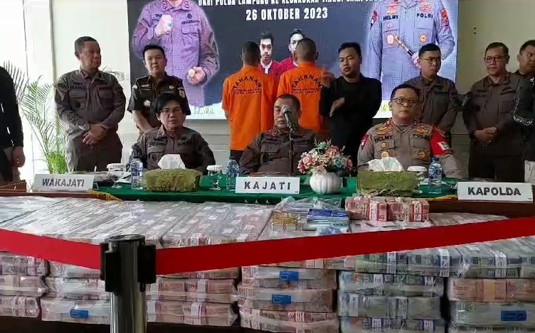 Tersangka dan Uang TPPU Rp 24,4 Miliar Jaringan Fredy Pratama Dilimpahkan ke Kejati 