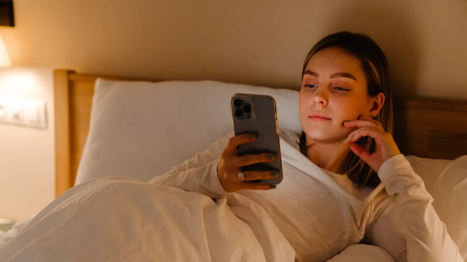 Tren Scrolling Sampai Ketiduran Mulai Banyak Dialami Anak Muda, Ahli Sebut Bisa Ganggu Memori Otak