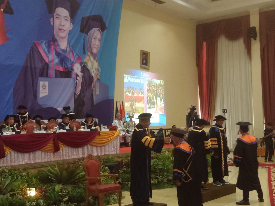 Senen Hadir di Selasa Wisuda, Ini Pesannya Untuk 478 Wisudawan IIB Darmajaya