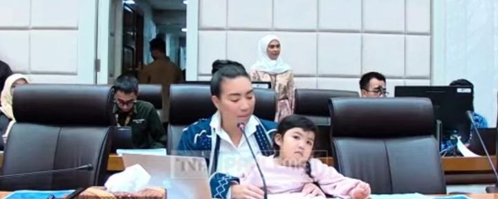 Fenomena Perempuan Ajak Anak Kerja, Bukti Perjuangan Perempuan Antara Karir dan Keluarga