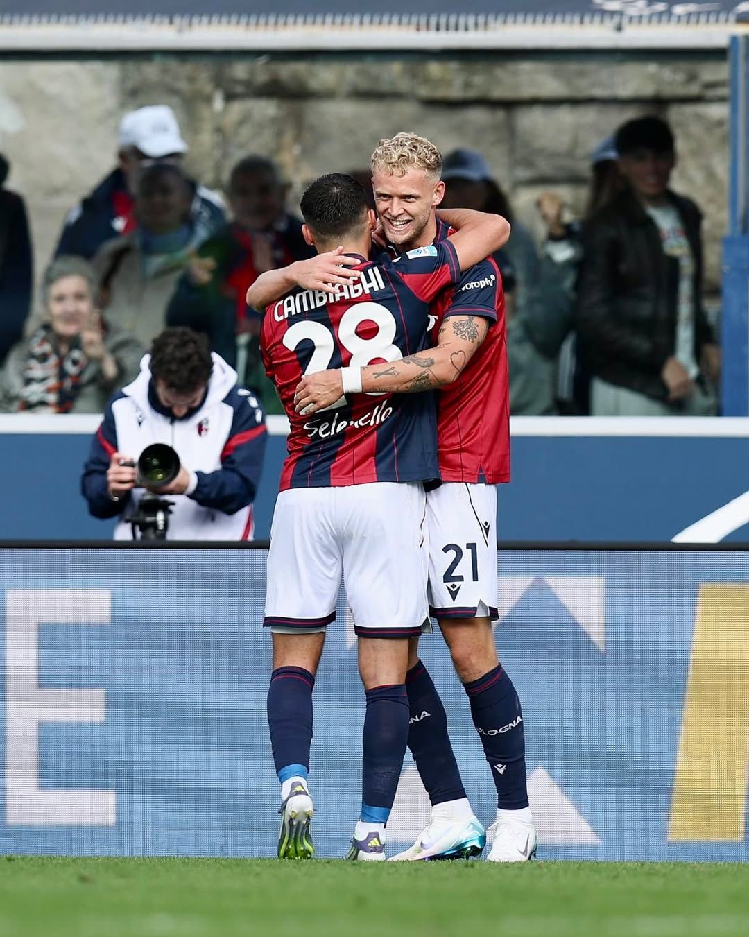 Bologna Pesta Gol 4-0 atas Pisa, Kartu Merah Toure Bikin Tamu Ambruk