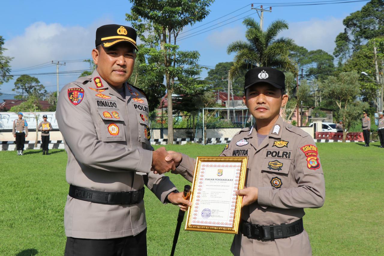 Tangkap Pencuri Motor, Bripka Rico Dapat Kado Dari Kapolri Penghargaan Sekolah Inspektur Polisi